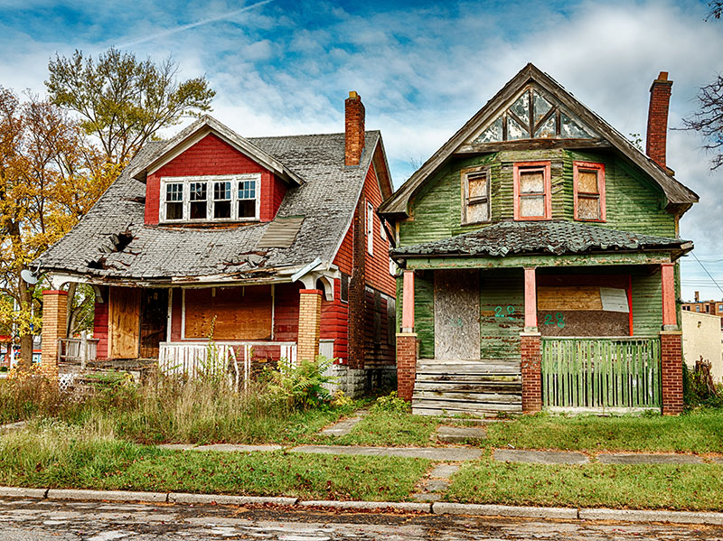 Green And Red Houses